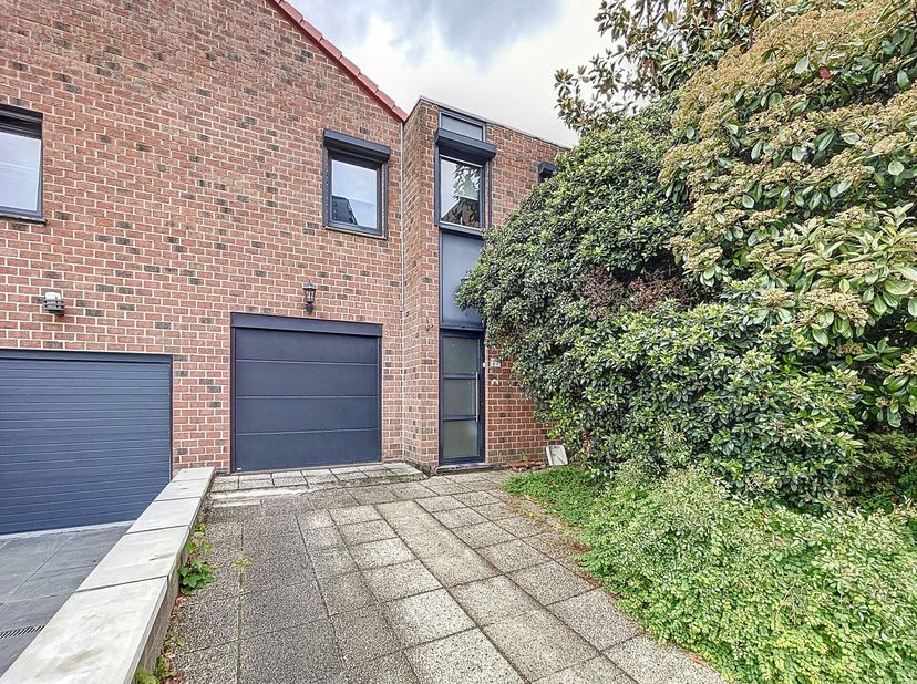 MOLENBEEK-SAINT-JEAN - REF. 6805652 - MAISON UNIFAMILIALE AVEC JARDIN + GARAGE !!!&lt;br /&gt;
Dans le quartier très agréable du KORENBEEK, nous vous propos