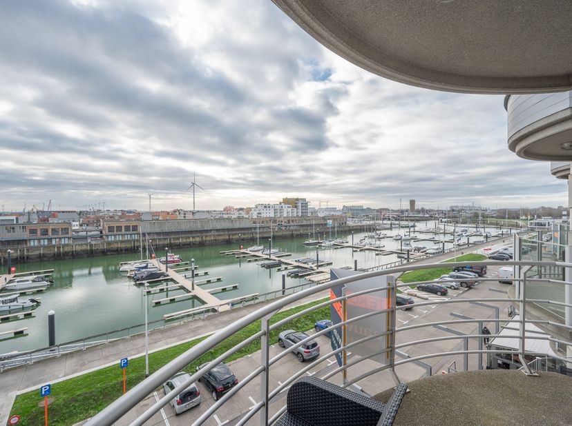 Res. Padua.&lt;br /&gt;
Gelegen op de Rederskaai, met frontaal zicht over de vernieuwde jachthaven, bieden we u dit leuke en instapklare 1-slaapkamerapparte
