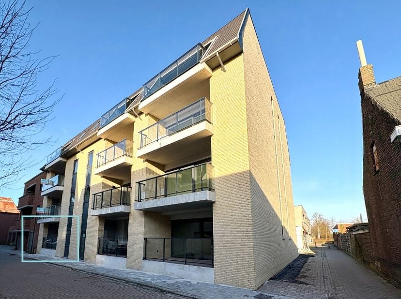 Dit centraal gelegen nieuwbouwproject, bestaande uit 11 appartementen en één studio, is te vinden in het hartje van Evergem.&lt;br /&gt;
&lt;br /&gt;
Residentie R