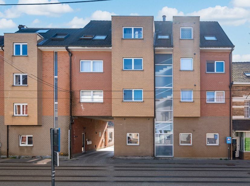 Indeling&lt;br /&gt;
Dit ruim appartement bevindt zich op de tweede verdieping van een kleine residentie in de nabijheid van Gent-Zuid.&lt;br /&gt;
Het appartemen