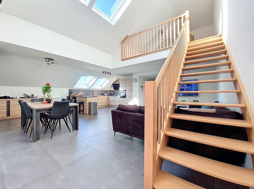 L&#039;immobilière Borremans vous présente à la vente, ce magnifique duplex 3 chambres basse énergie situé dans la magnifique résidence du Rocher Saint-Ann