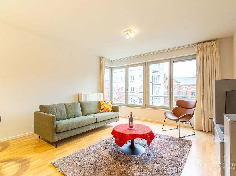 TB A2.2 - Situé dans le quartier recherché de Mérode et du Cinquantenaire, cet appartement meublé bénéficie d&#039;un emplacement privilégié à proximité de