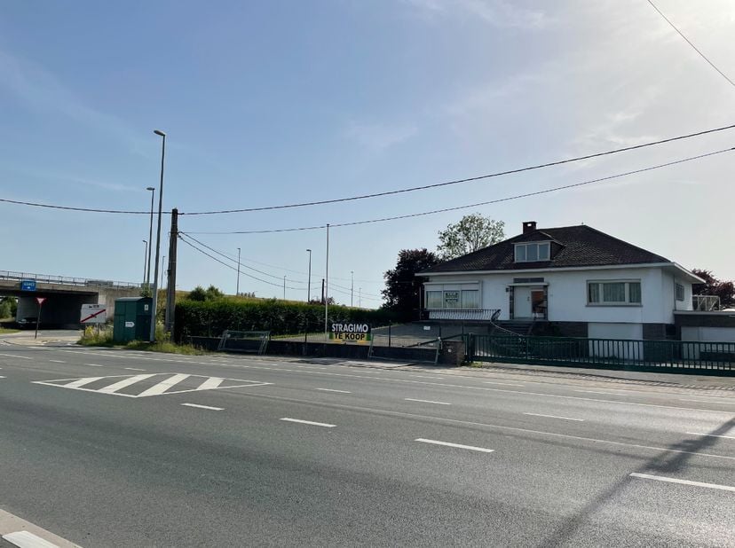 Bien professionnel à louer
                    à 8830 Gits