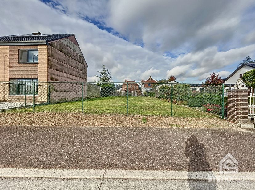PLUSPUNTEN: &lt;br /&gt;
+ perceeloppervlakte: 477 m²&lt;br /&gt;
+ bouwvergunning afgeleverd&lt;br /&gt;
+ mogelijkheid tot 3 appartementen&lt;br /&gt;
+ rustige locatie&lt;br