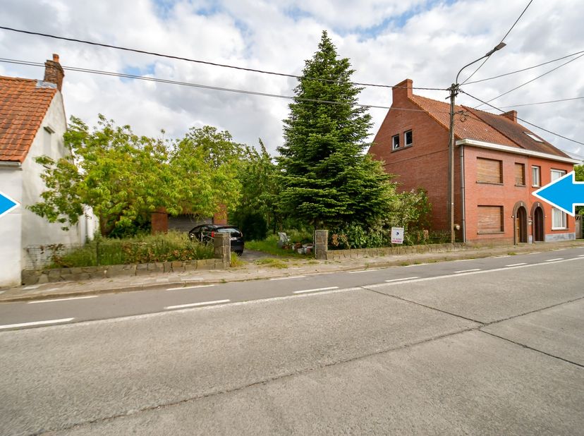 LANDELIJK GELEGEN VOLLEDIG TE RENOVEREN WONING met BIJGEBOUWEN EN LANDELIJK UITZICHT op 1789 M²&lt;br /&gt;
&lt;br /&gt;
De woning bevindt zich op een breed perce