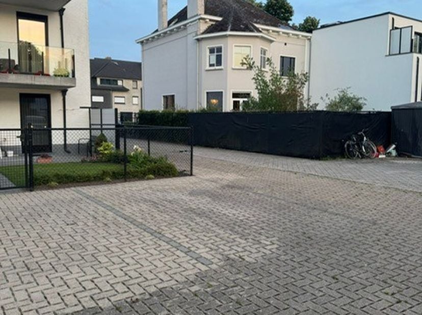 Garage à louer
                    à 2861 Onze-Lieve-Vrouw-Waver