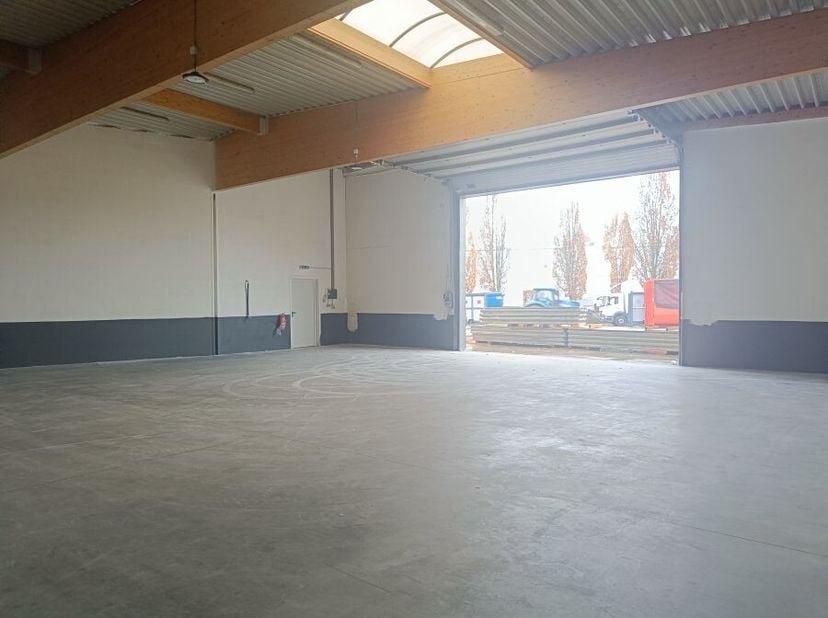 Ambachtenstraat 5, 2260 Westerlo | kantoor (1 unit, 246 m²) - magazijn (39 units, 10.1 - 3835 m²)