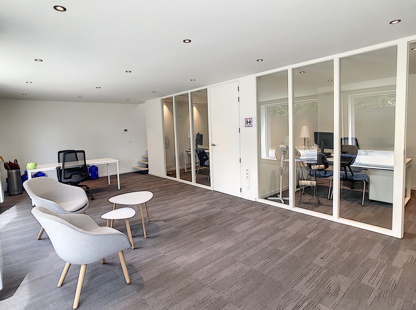 Ce bureau de plain-pied d&#039;environ 65 m² prêt à déménager est situé dans le centre d&#039;affaires Intraxie à Roeselare-Rumbeke.&lt;br /&gt;
Le lieu de coworking