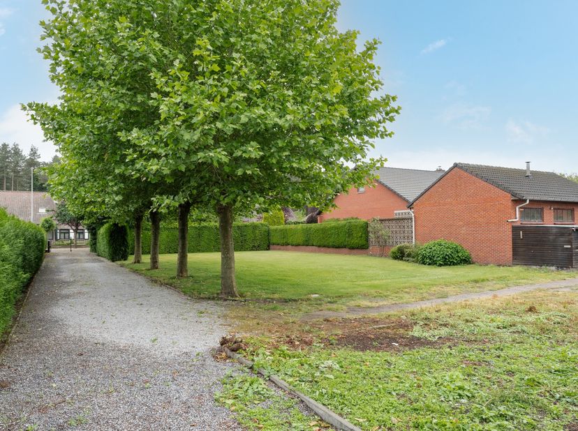Op zoek naar de ideale plek om jouw droomwoning te bouwen?&lt;br /&gt;
Deze prachtige bouwgrond van 965 m² biedt alles wat je zoekt: ruimte, rust en een uit