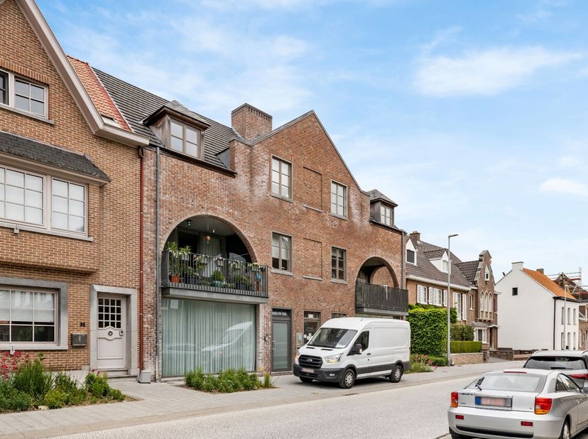 Ben je op zoek naar een comfortabel appartement met 1 slaapkamer, ruim terras en een rustige ligging? Dan is dit appartement op de Antwerpse Steenweg