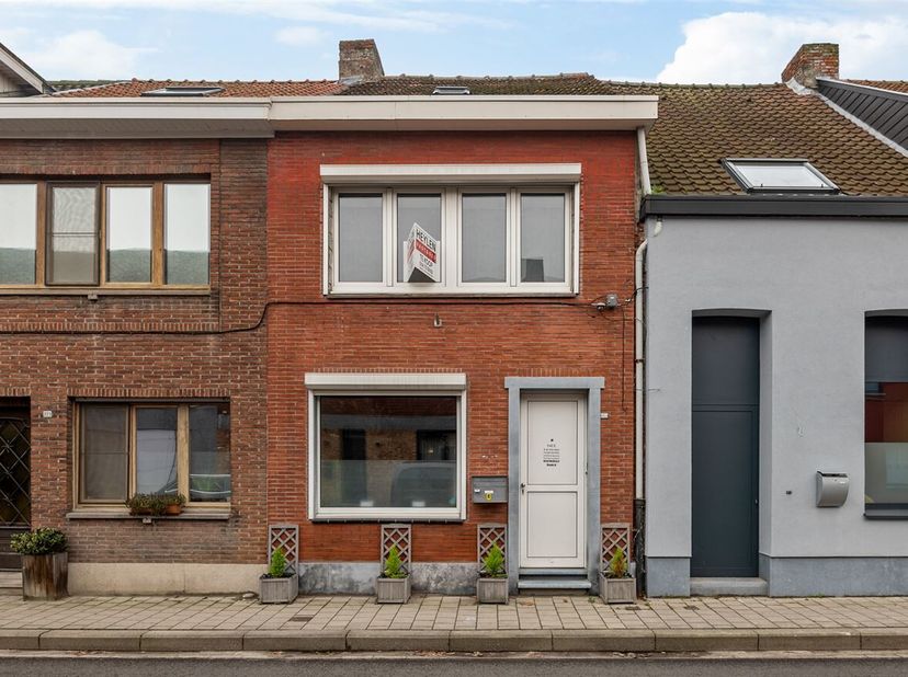 Gezinswoning met ruime tuin en parkeermogelijkheid&lt;br /&gt;
Locatie:&lt;br /&gt;
Deze woning is gelegen op een centrale locatie met een tuin die rechtstreeks t