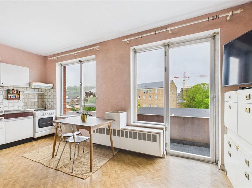 INNOV&#039;EXPERT immobilière vous invite à venir découvrir ce lumineux studio, idéalement situé dans une copropriété saine et bien tenue, à deux pas du ce
