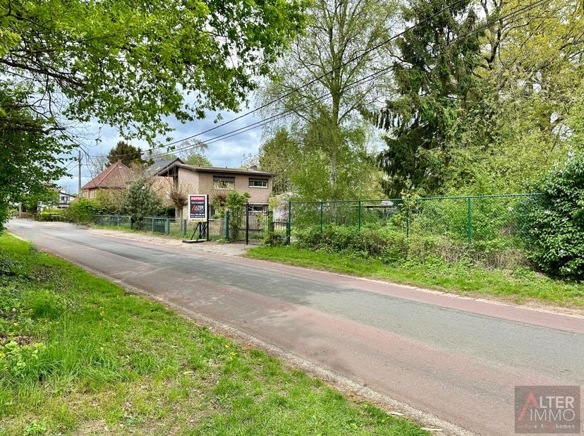 Projectgrond - residentieel gelegen - straatbreedte 49,21meter! - totale oppervlakte 29a 97ca!&lt;br /&gt;
&lt;br /&gt;
Algemeen:&lt;br /&gt;
Deze uitstekend gelegen pr