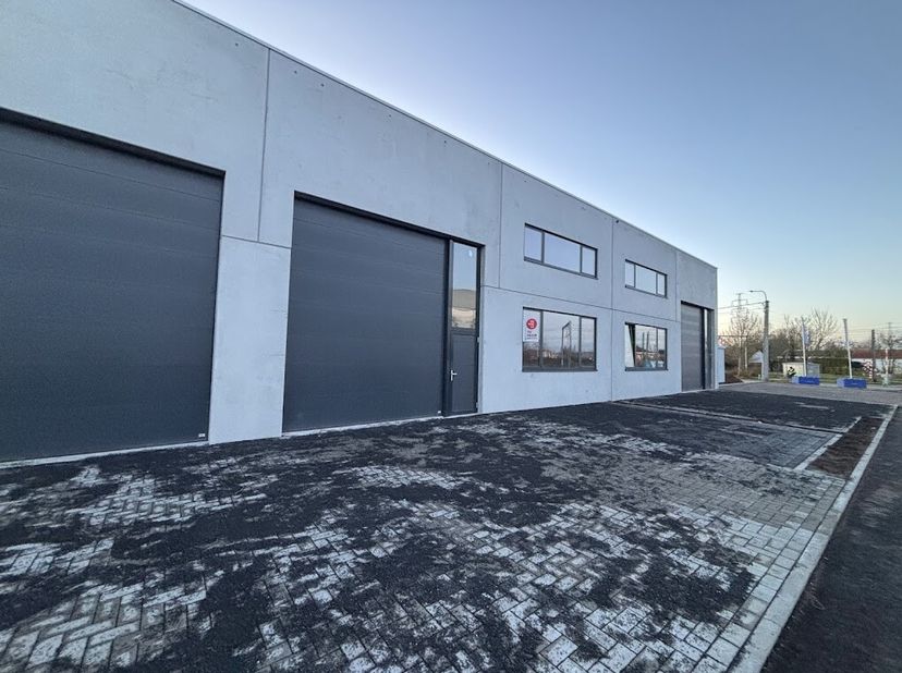 KMO-unit te huur van ca. 217 m² op de Reynaertsite te Vichte.&lt;br /&gt;
De casco opslagruimtes hebben een vrije hoogte van 6 meter en zijn voorzien van ee