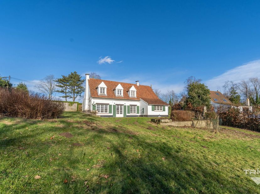 Superbe villa au style fermette de 190m², idéalement située dans un quartier résidentiel de Lasne, à proximité du centre et de ses facilités !&lt;br /&gt;
E