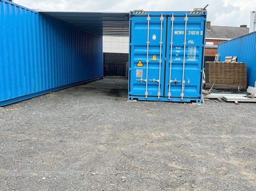 Bigfoot container voor opslag te huur op vaste locatie op beveiligde site, voorzien van camerasysteem, toegankelijk via een geautomatiseerde poort met