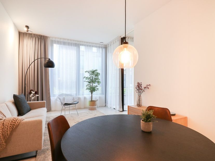 GOOD LIFE is een modern woonproject in het centrum Borsbeek met 37 assistentiewoningen. U betreedt de flat op de 1e verdieping langs de lichtrijke lee