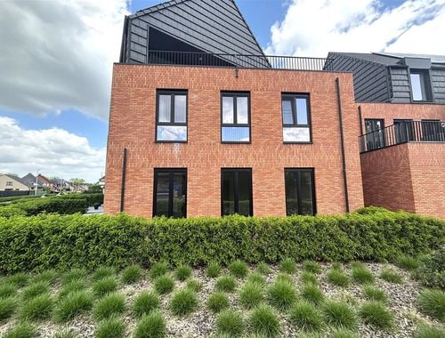                                         Gelijkvloers app. te huur in Vorst, € 900
