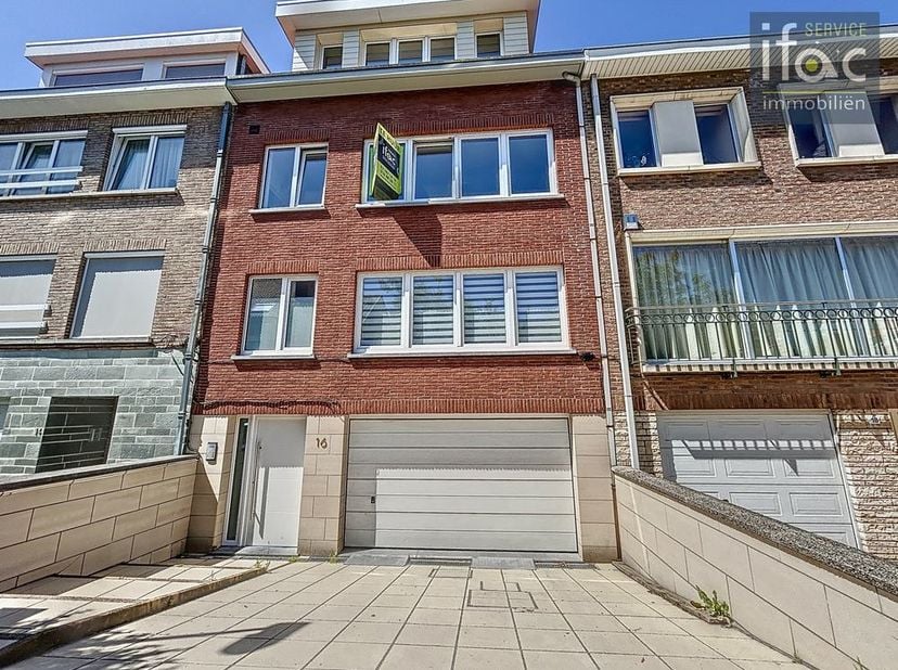 Appartement rénové avec 2 chambres, terrasse et jardin commun à Wezembeek-Oppem,&lt;br /&gt;
&lt;br /&gt;
très bien situé, proche des transports en commun (métro)
