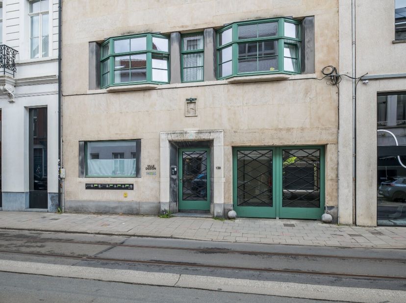 Garage à vendre
                    à 9000 Gent