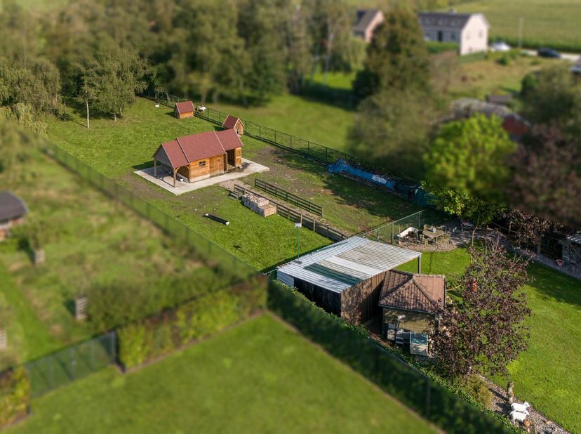 Deze mooie woning vinden we terug in de rustige Klaverstraat te Pelt. De woning ligt op een prachtig perceel van maar liefst 3108m². &lt;br /&gt;
&lt;br /&gt;
De