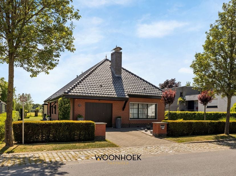 Ben je op zoek naar een uitstekend, residentiëel, gelegen woning met garage &amp; zuid-gerichte tuin met vrij zicht op de velden in Lokeren? Lees dan zeke