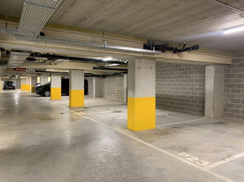 ANDERLECHT - A proximité de l&#039;hôpital Erasme, avec accès aisé vers les grands axes et les transports (Métro Erasme), LOT DE 5 EMPLACEMENTS DE PARKINGS