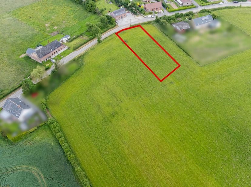 Het ERA B-LUX makelaarskantoor heeft het genoegen u deze exclusieve, prachtige bouwkavel van meer dan 21 are aan te bieden, ideaal gelegen in het pitt