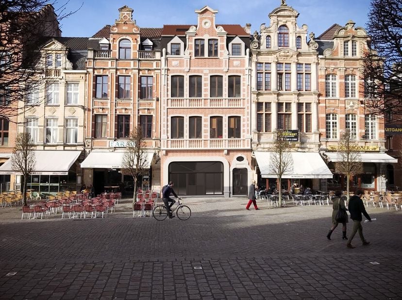 Deze prachtige studio gelegen in de bruisende stad Leuven is een echte parel. De studio is gelegen in residentie BELLEFROID en is volledig bemeubeld e