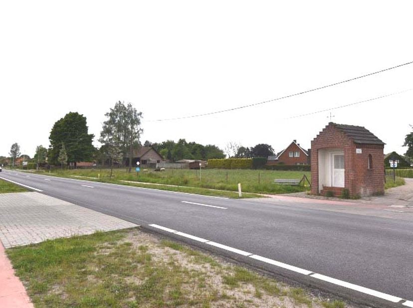 Bouwgrond Lot 2 goedgekeurde verkaveling: groot 13a30ca, open bebouwing, bebouwbare bruto oppervlakte = 168m², gevelbreedte = 11,15m en bouwdiepte = 1