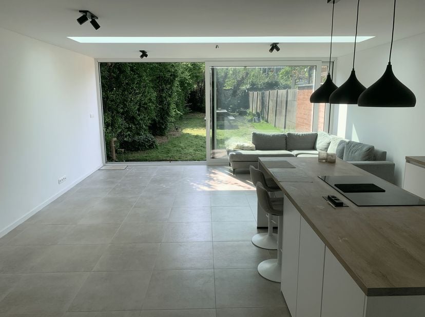 ##  870€/M - Lichtrijk, 1-slaapkamer appartement te Antwerpen&lt;br /&gt;
&lt;br /&gt;
Lichtrijk, modern gerenoveerd appartement met vloerverwarming, zuid-gericht