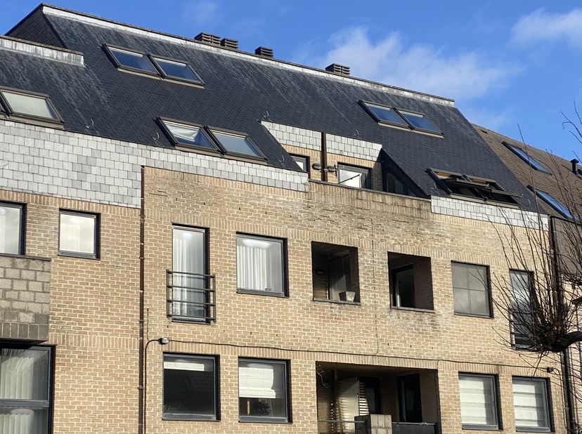 Gezellig appartement met garagebox te koop, uitstekende ligging met 2 minuten fietsen van het centrum en gemakkelijk bereikbaar met de auto.&lt;br /&gt;