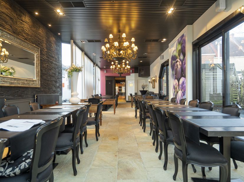 Ruim handelspand met een nuttige oppervlakte van ca. 484 m² te koop in het centrum van Kuurne. &lt;br /&gt;
Het restaurant bestaat uit een verbruikerszaal m