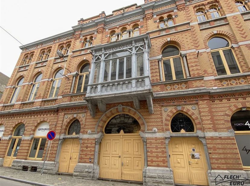 VERVIERS, situé dans le bâtiment historique du Manège, cet appartement localisé au 4ème étage est idéal pour un investissement ou pour un premier pas