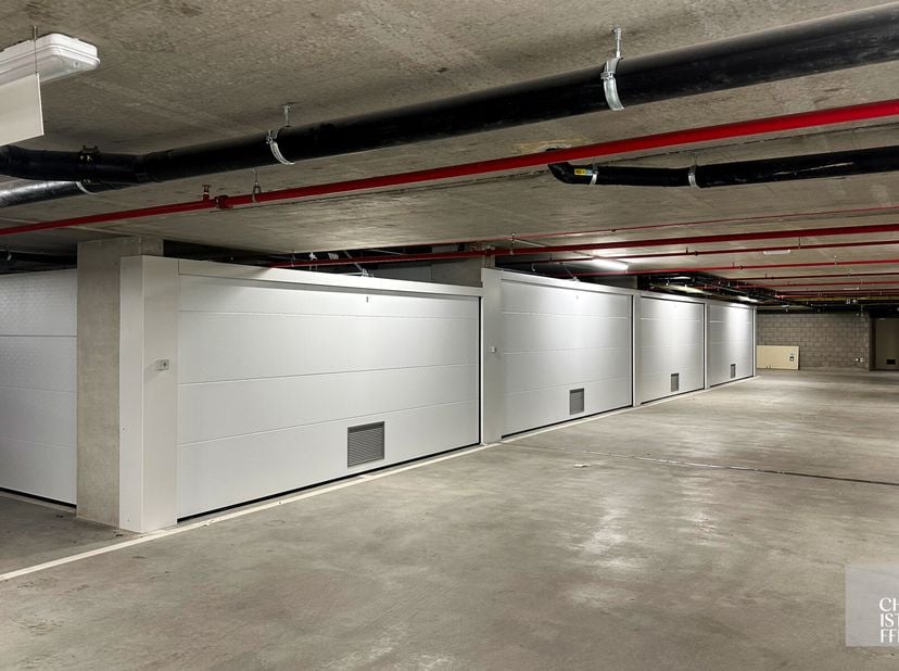 Ondergrondse dubbele garagebox in Beringen centrum!&lt;br /&gt;
Deze garagebox (nr. 51 + 52 - Fase II) voor twee voertuigen is gelegen in de ondergrondse pa