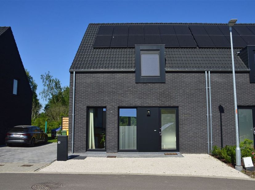 Woning aan de rand van Mol centrum. &lt;br /&gt;
Deze tijdloze nieuwbouwwoningen zijn dichtbij het centrum gelegen, en toch in een verkeersluwe straat. Het