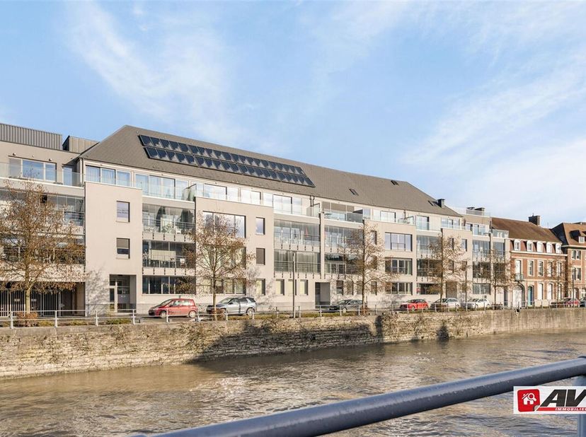 Exceptionnel appartement vue sur l&#039;Escaut avec terrasse et garage - &lt;br /&gt;
Accueillant hall d&#039;entrée avec espace vestiaire et WC, vaste et lumineux sé
