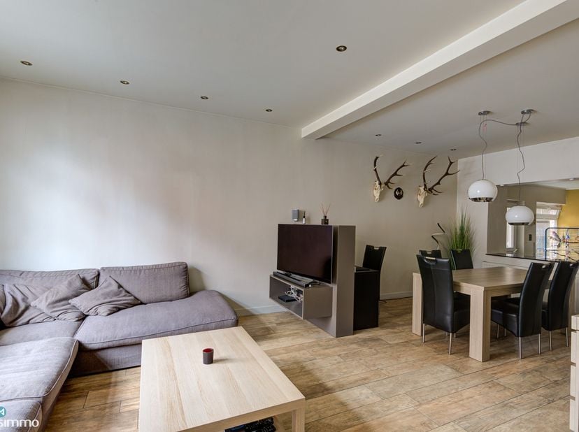 VERRASSEND, INSTAPKLARE EENGEZINSWONING MET OPMERKELIJKE MULTIFUNCTIONELE RUIMTE TE VLIERMAAL&lt;br /&gt;
&lt;br /&gt;
*** Bekijkt U deze woning via een aanverwan