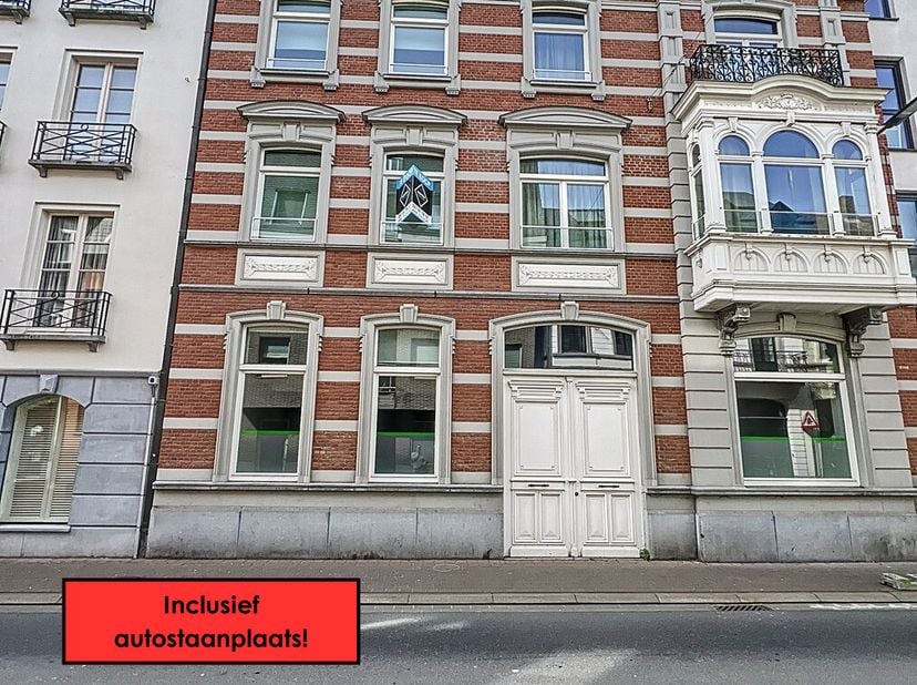 LICHTRIJK, ENERGIEZUINIG appartement (2018) met terras (14m²), AUTOSTAANPLAATS (ondergronds) en berging in het CENTRUM van Roeselare, op 100m van de O
