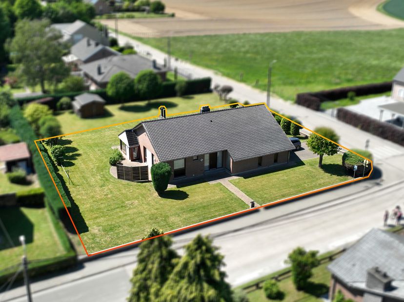 HERMÉE  Spacieuse maison 4 façades avec garage, terrasse et jardin !&lt;br /&gt;
Nigel IMMO vous présente en exclusivité cette superbe maison de 228 m² sur