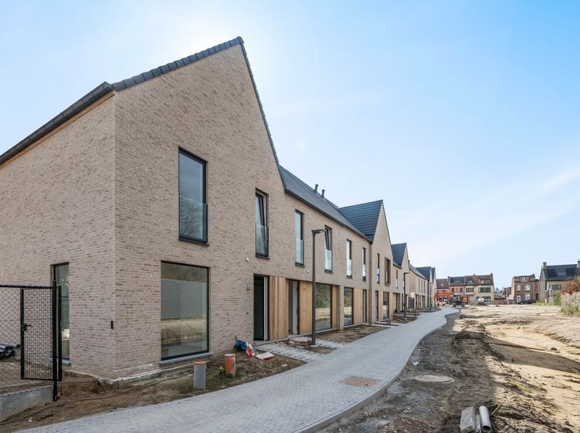 Op zoek naar een instapklare BEN-woning met minimum 3 slaapkamers en uitbreidbaar naar 5-slaapkamers in een rustige en groene woonerf nabij natuurgebi