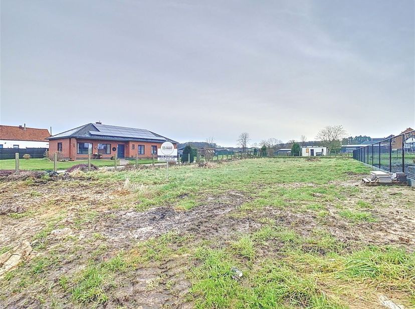 Mooi perceel grond gelegen te Kortenaken, Klein Kempenseweg (tussen huisnummer 3 en 5), zijnde LOT 1  met totale oppervlakte van 7a 43ca. &lt;br /&gt;
Deze