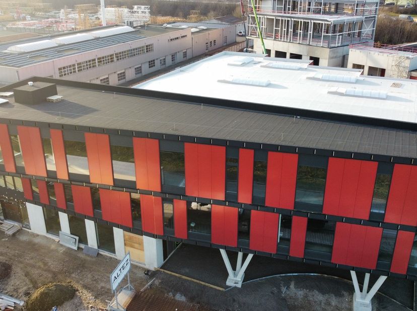Vlakbij de op- en afrit van Gentbrugge wordt een nieuw bedrijvencomplex ontwikkeld waar zowel KMO-units, service-kantoren als afzonderlijke kantoren t
