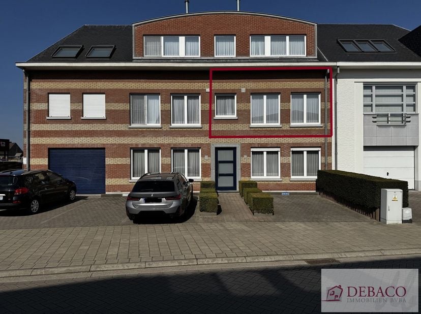 Appartement met één slaapkamer vlakbij het centrum van Olen.&lt;br /&gt;
Dit appartement bestaat uit een inkomhal, woonkamer, keuken, wasplaats/berging, sla