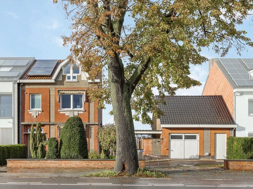 Volledig gerenoveerde gezinswoning met multifunctioneel bijgebouw op slechts 5 min. van het bruisende centrum van Maastricht. Een geliefde locatie in