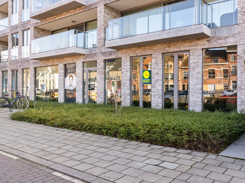 Bien professionnel à vendre
                    à 8310 Assebroek