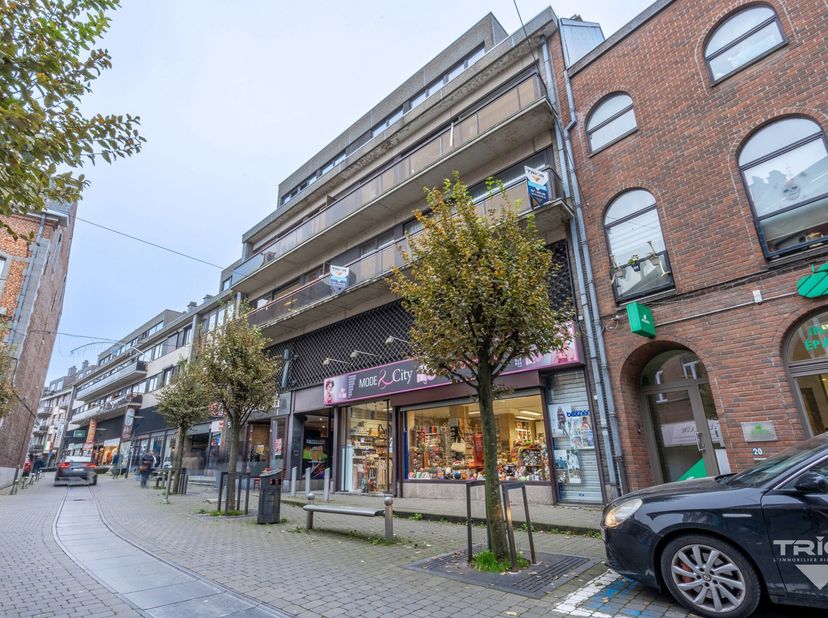*** OPTION - DANS L&#039;ATTENTE DE LA SIGNATURE DU COMPROMIS ***  TRIOR Nivelles vous propose ce charmant appartement AU COEUR DE NIVELLES. Situé au 2ème