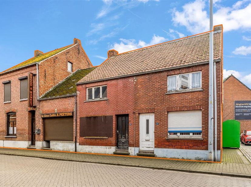 Projectgrond van 2 woningen en 3 appartementen.&lt;br /&gt;
Belangrijkste troeven:&lt;br /&gt;
- Mogelijkheid tot het bouwen van 2 eensgezinswoningen en 3 apparte