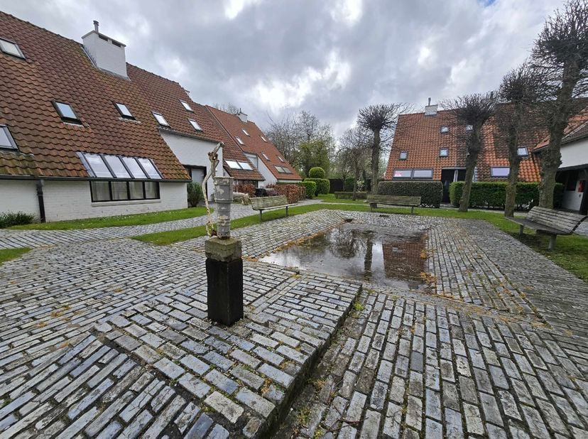 Située dans le domaine d&#039;Ysermonde à Nieuport-Bain, à 900 mètres de la plage et à distance de marche du parc maritime et des transports en commun.&lt;br