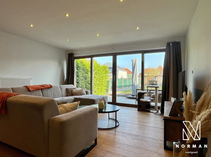 Gerenoveerde charmante woning te koop in Waregem!&lt;br /&gt;
Ontdek deze sfeervolle en instapklare woning in het hart van Waregem! Bij het betreden van de